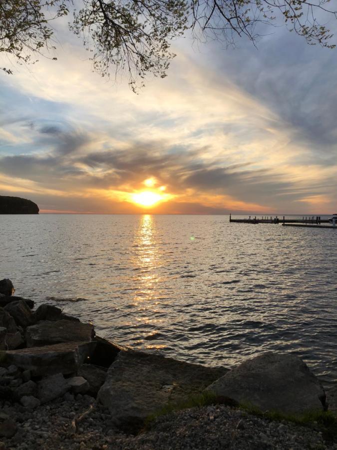 Parkside Inn Ellison Bay Екстериор снимка