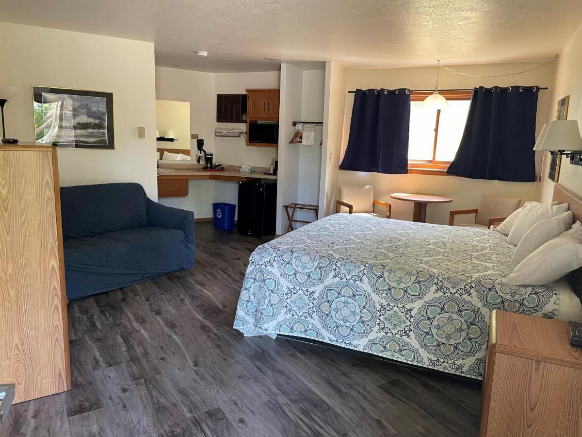Parkside Inn Ellison Bay Екстериор снимка