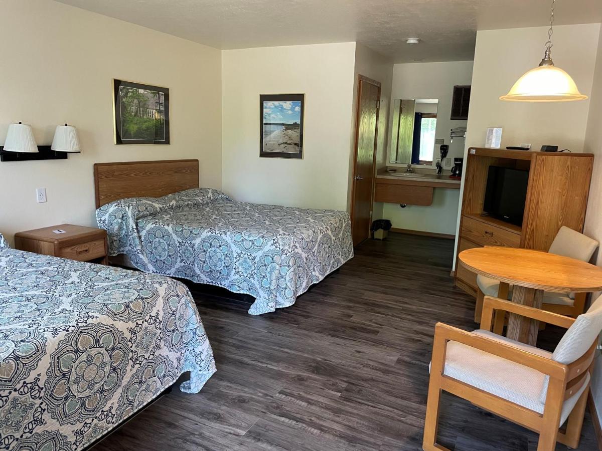 Parkside Inn Ellison Bay Екстериор снимка