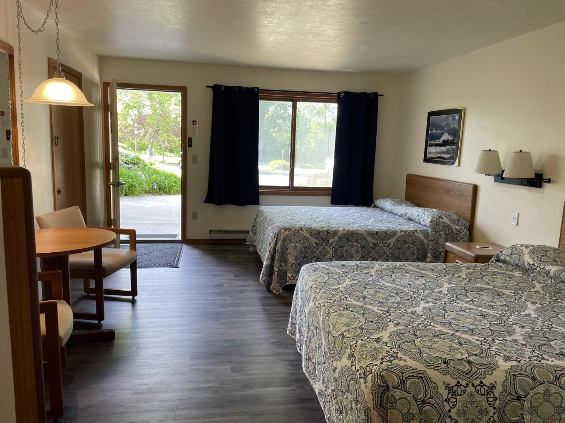 Parkside Inn Ellison Bay Екстериор снимка